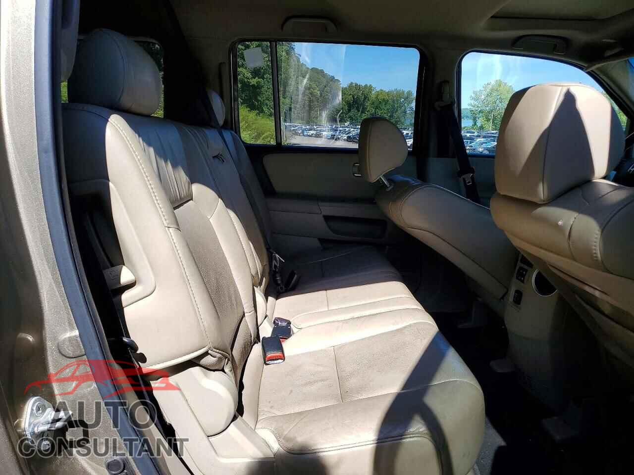 HONDA PILOT 2011 - 5FNYF4H54BB079444