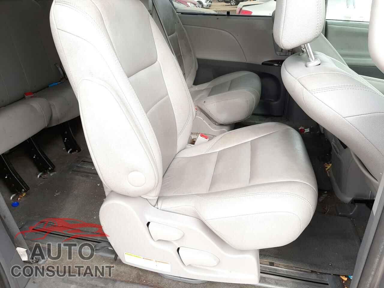 TOYOTA SIENNA 2017 - 5TDYZ3DC3HS813131