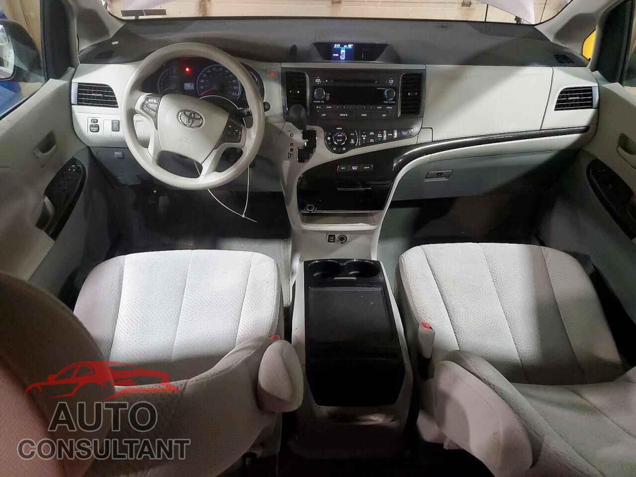 TOYOTA SIENNA 2013 - 5TDJK3DC8DS069719