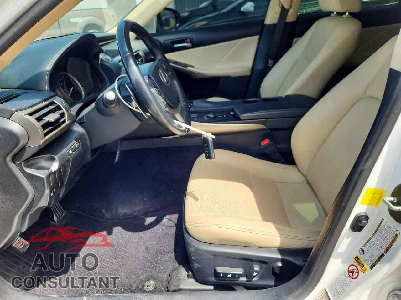 LEXUS IS 2014 - JTHCF1D26E5006018