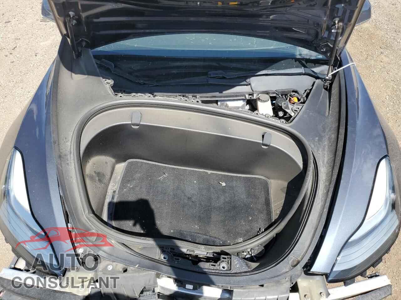 TESLA MODEL 3 2018 - 5YJ3E1EA6JF023811