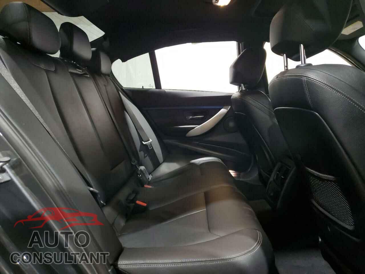 BMW 3 SERIES 2018 - WBA8B7C54JA583260