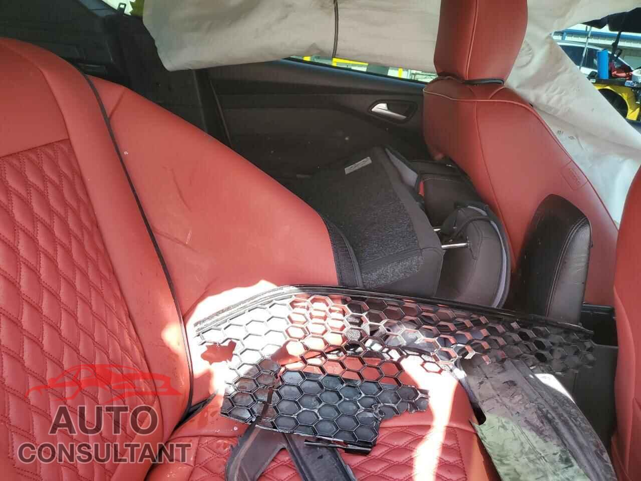 FORD FOCUS 2017 - 1FADP3L99HL310379