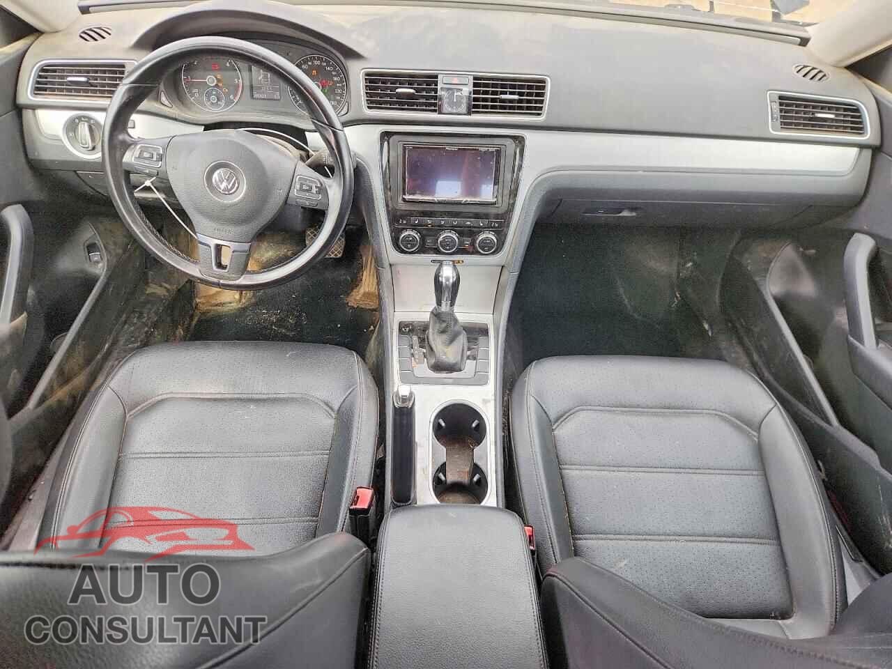 VOLKSWAGEN PASSAT 2013 - 1VWBN7A30DC035344