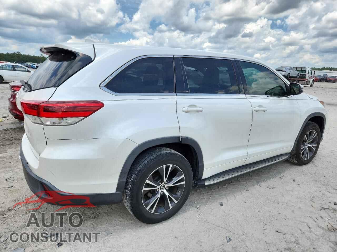 TOYOTA HIGHLANDER 2018 - 5TDZZRFH4JS250256