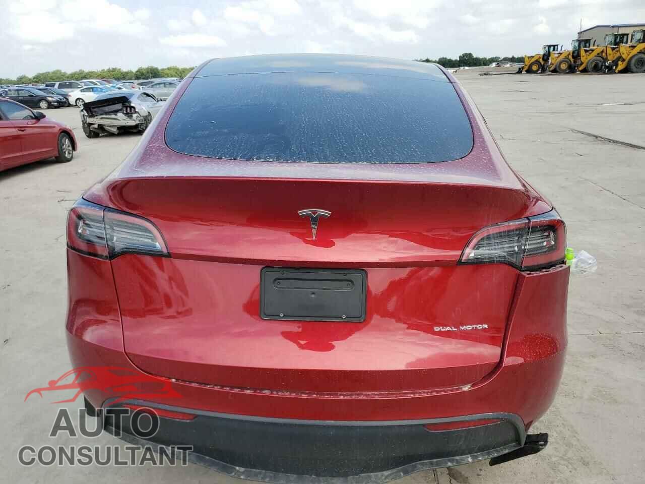 TESLA MODEL Y 2024 - 7SAYGAEE3RF075527