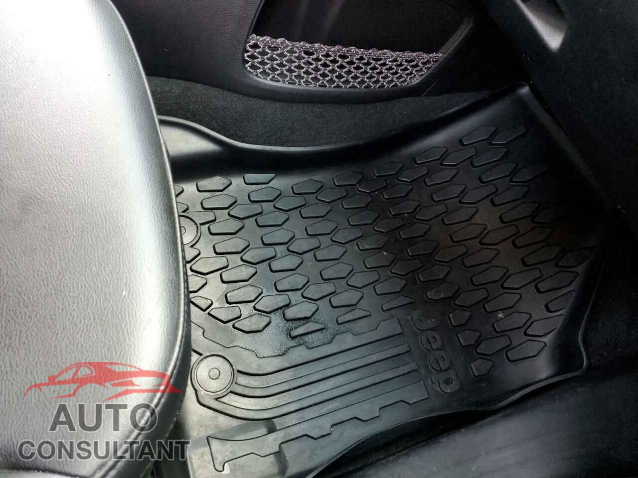 JEEP COMPASS 2020 - 3C4NJDBB9LT120122