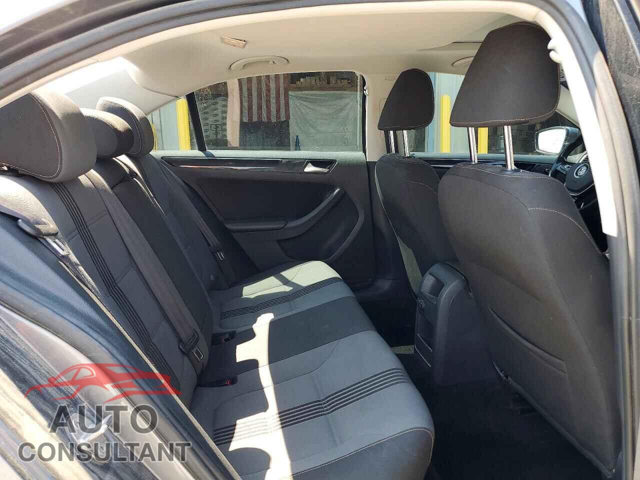 VOLKSWAGEN JETTA 2017 - 3VWDB7AJ4HM323761