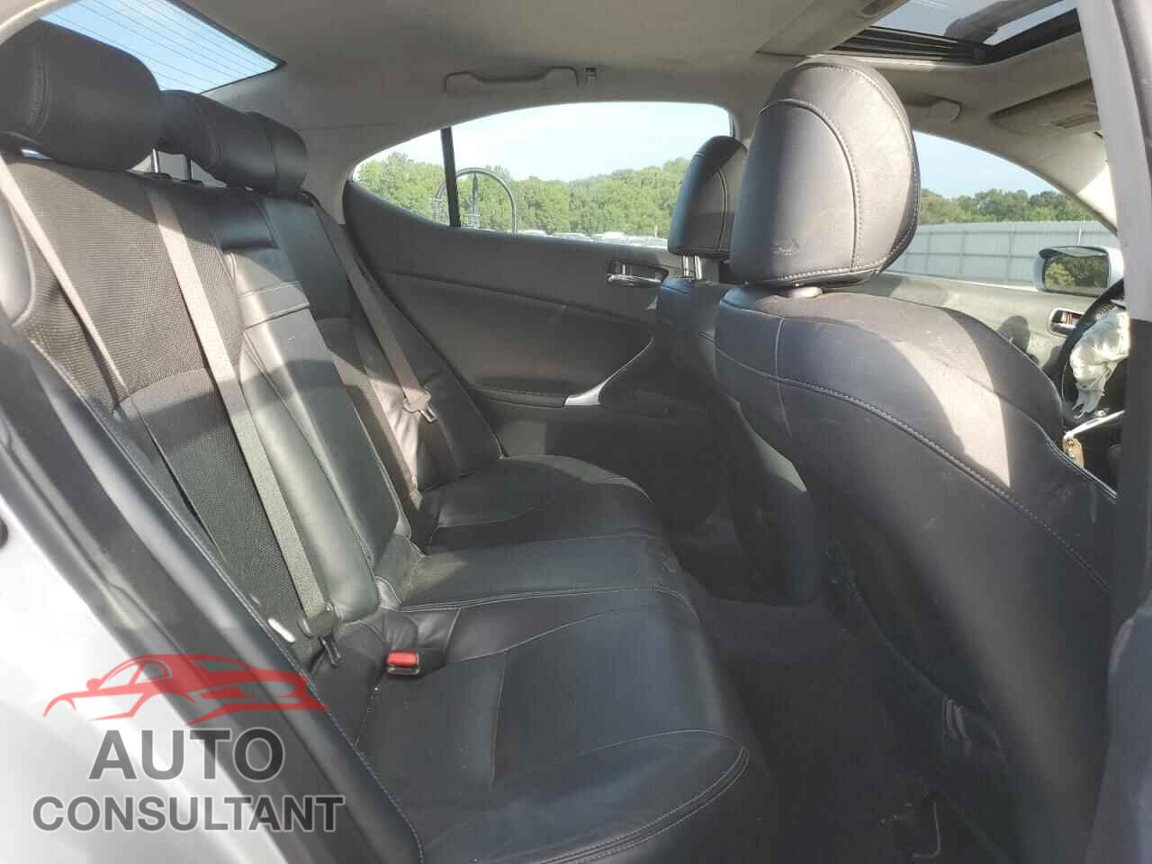 LEXUS IS 2011 - JTHCF5C29B2035387