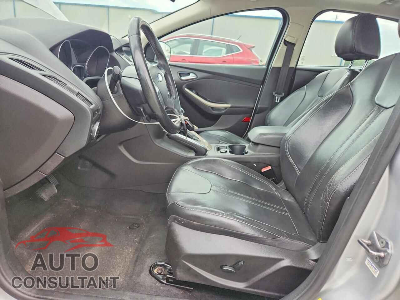 FORD FOCUS 2012 - 1FAHP3M29CL436527