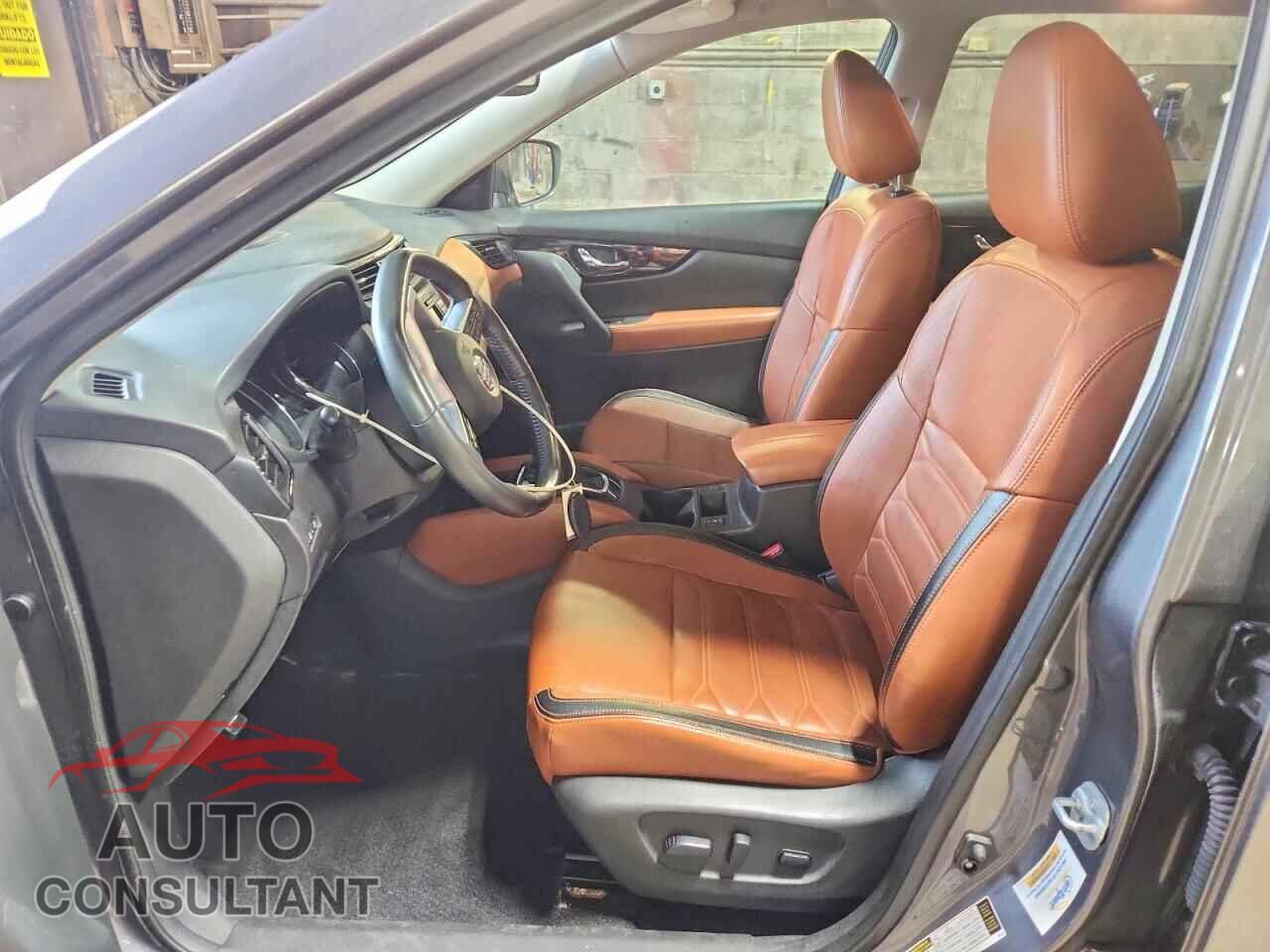 NISSAN ROGUE 2017 - 5N1AT2MVXHC741727