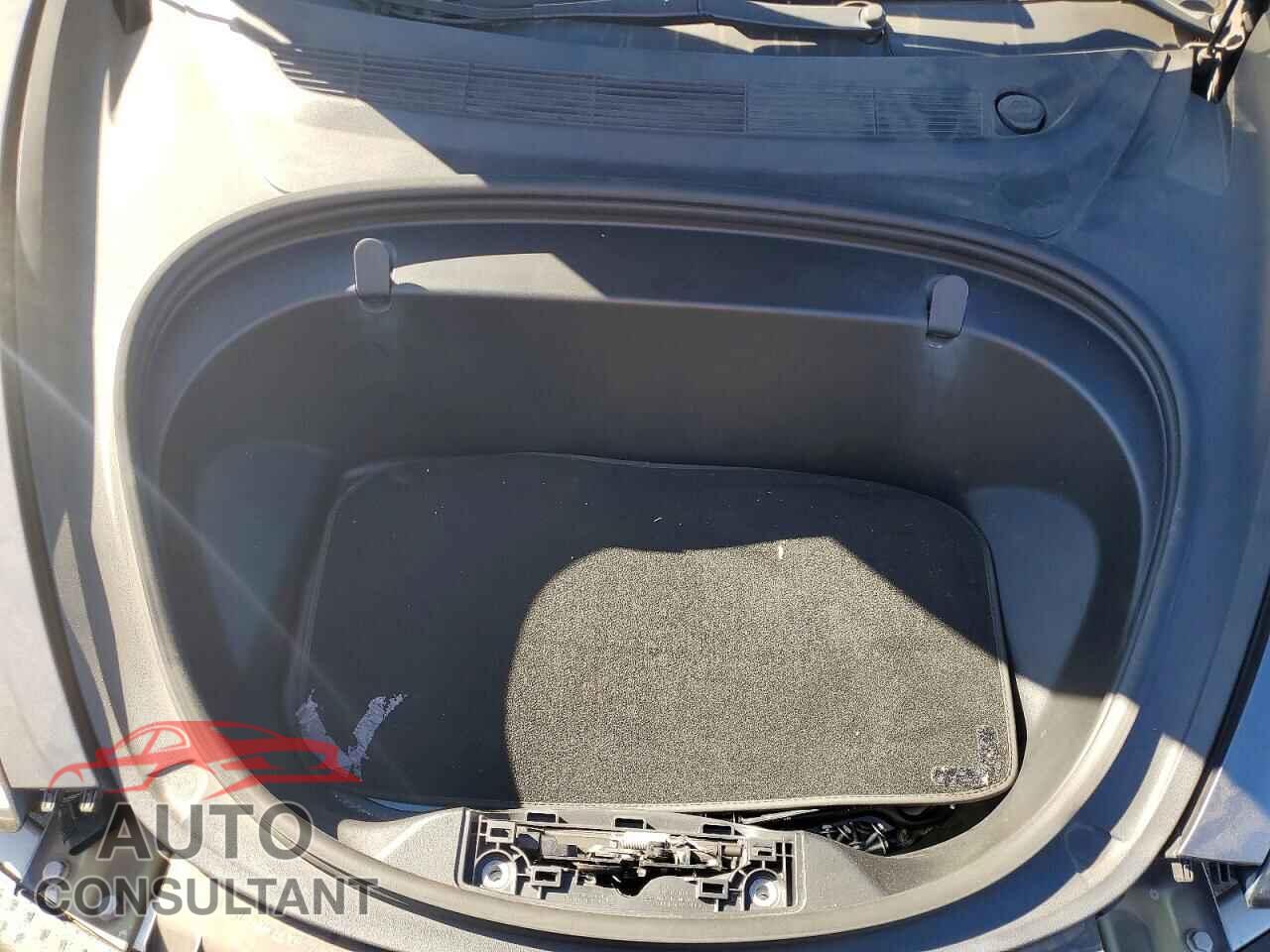 TESLA MODEL 3 2018 - 5YJ3E1EBXJF122334
