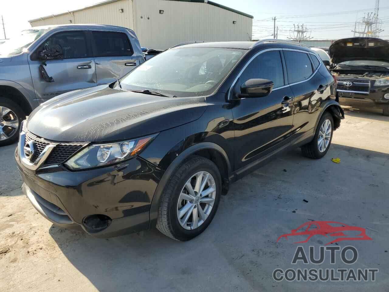 NISSAN ROGUE 2018 - JN1BJ1CP5JW105252