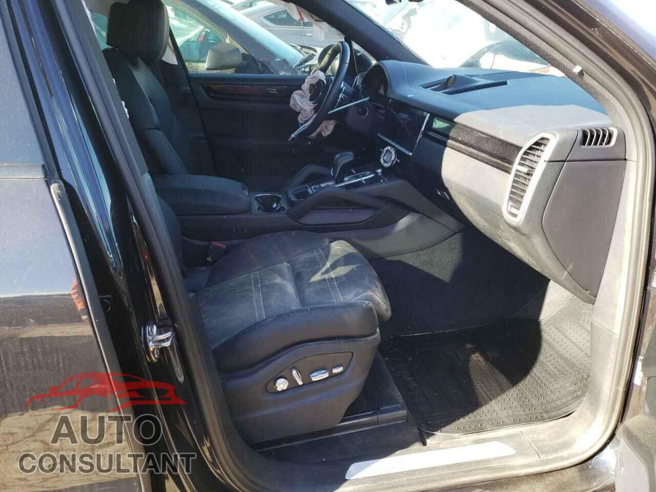 PORSCHE CAYENNE 2019 - WP1AA2AY1KDA14579