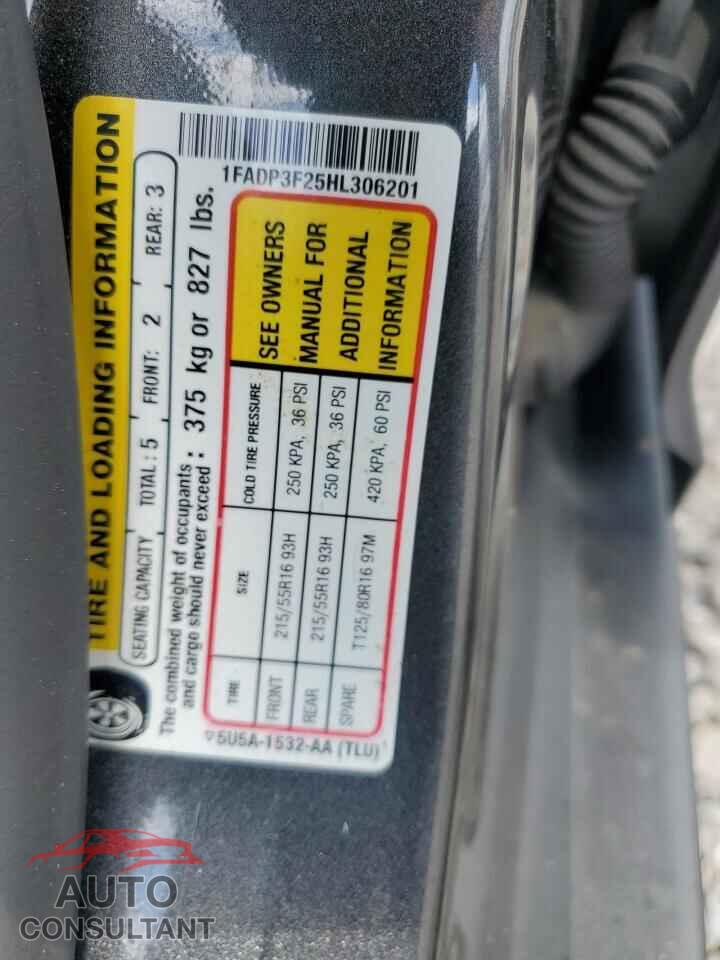 FORD FOCUS 2017 - 1FADP3F25HL306201