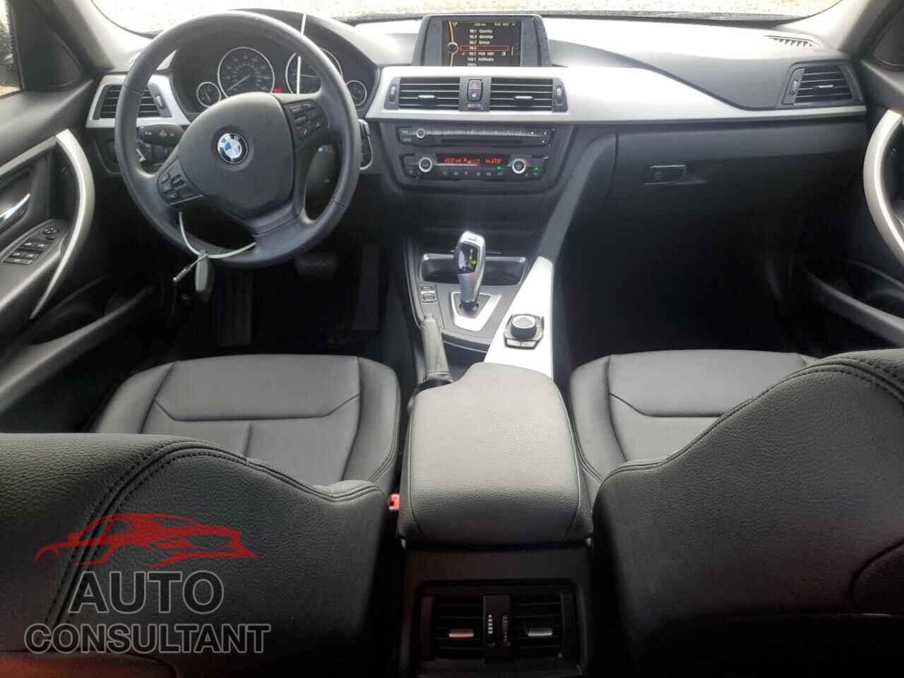 BMW 3 SERIES 2014 - WBA3B1G55ENT01272