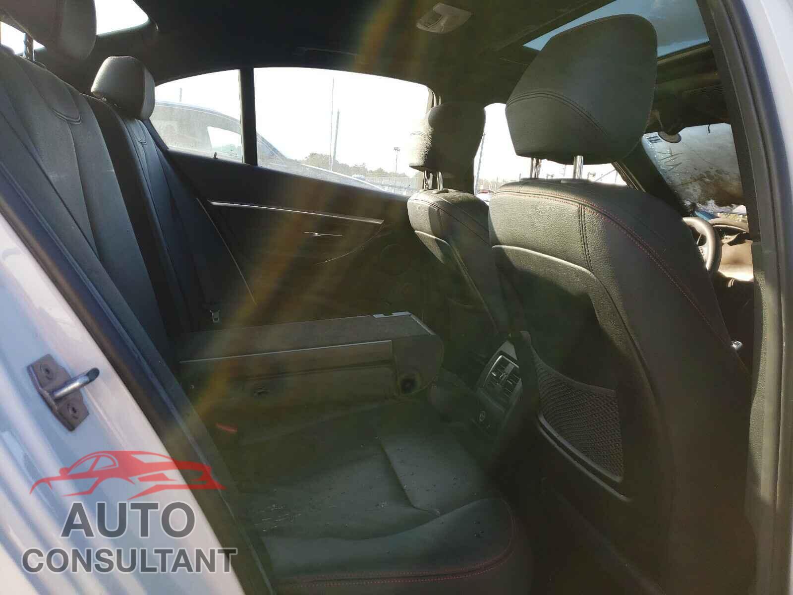 BMW 3 SERIES 2016 - WBA8E3G58GNU04486