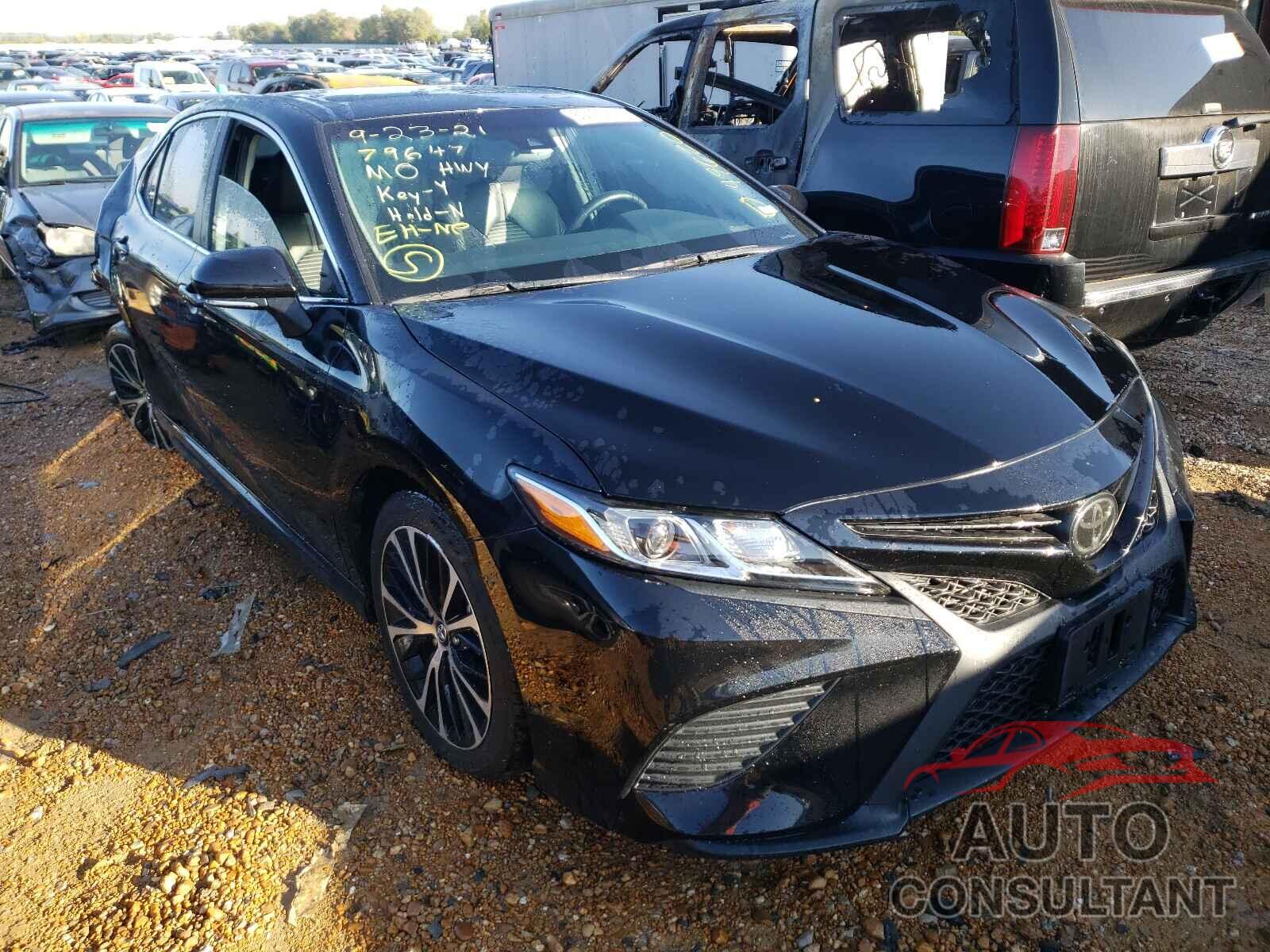 TOYOTA CAMRY 2018 - 4T1B11HK3JU020718