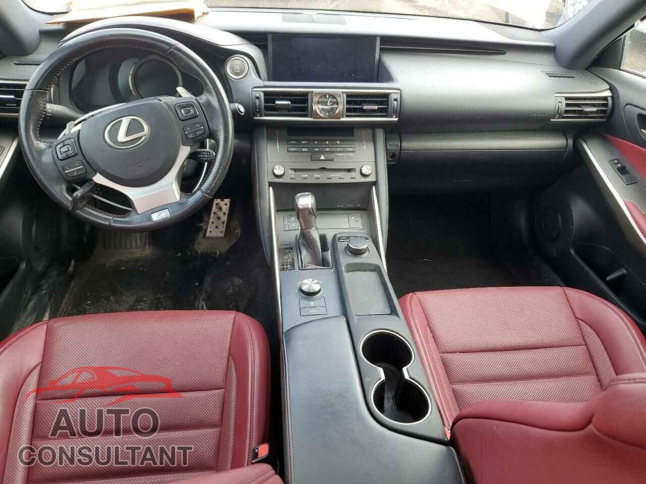 LEXUS IS 2019 - JTHC81D28K5034487