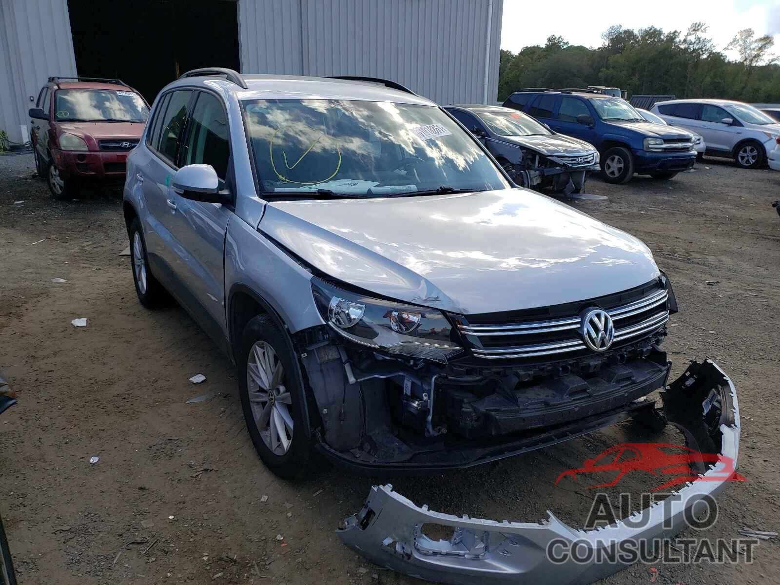 VOLKSWAGEN TIGUAN 2017 - WVGAV7AX4HK054066