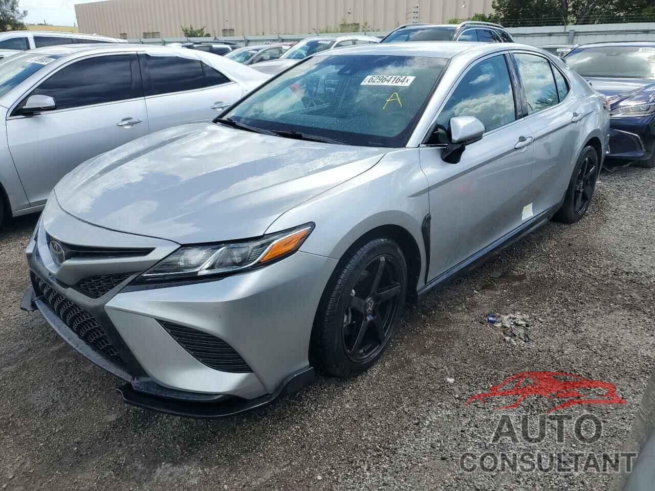 TOYOTA CAMRY 2018 - 4T1B11HK9JU047597
