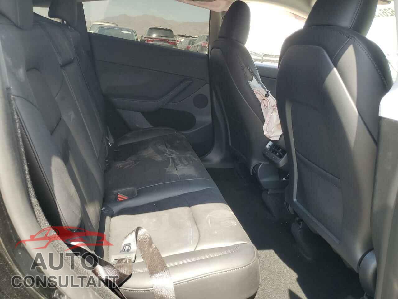 TESLA MODEL Y 2024 - 7SAYGDEE0RF083473
