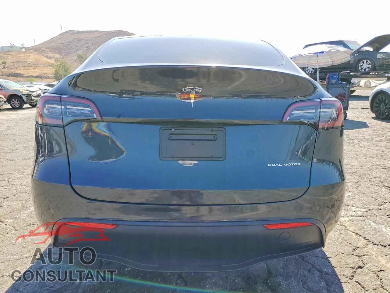 TESLA MODEL Y 2024 - 7SAYGDEE2RF082552
