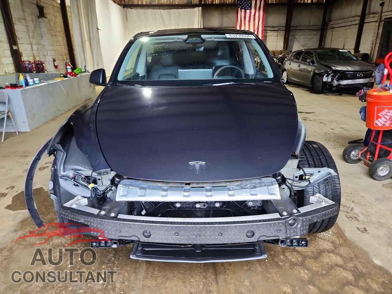 TESLA MODEL Y 2024 - 7SAYGDEE5RA272648
