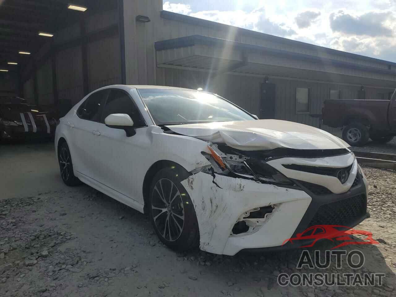 TOYOTA CAMRY 2018 - 4T1B11HK1JU548189