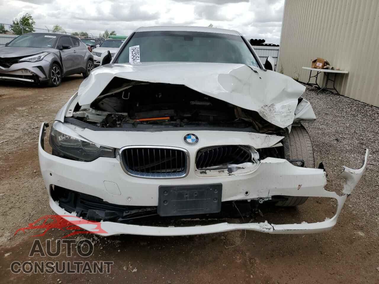 BMW 3 SERIES 2016 - WBA8E1G53GNU11236
