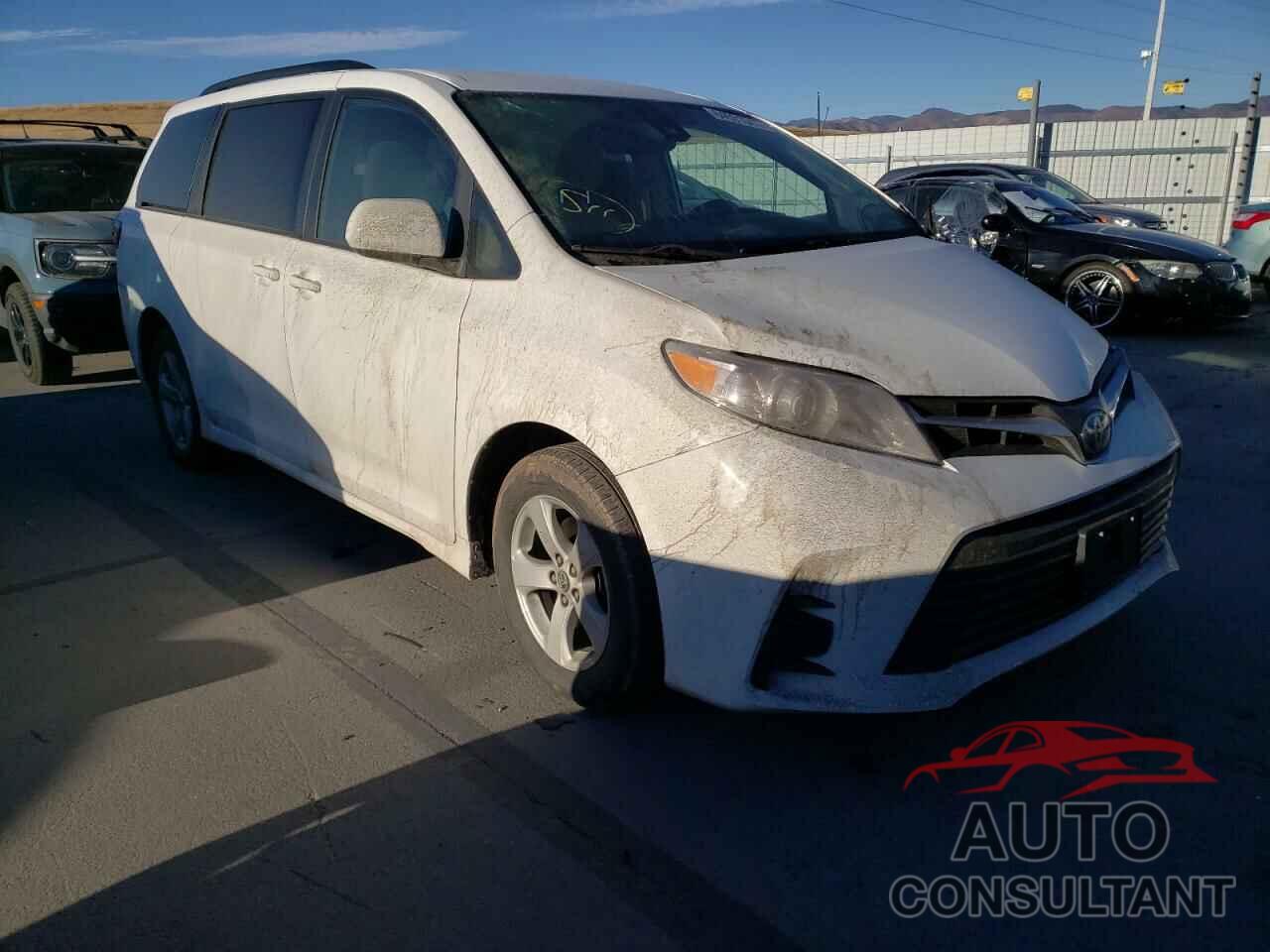 TOYOTA SIENNA 2019 - 5TDKZ3DC8KS980825