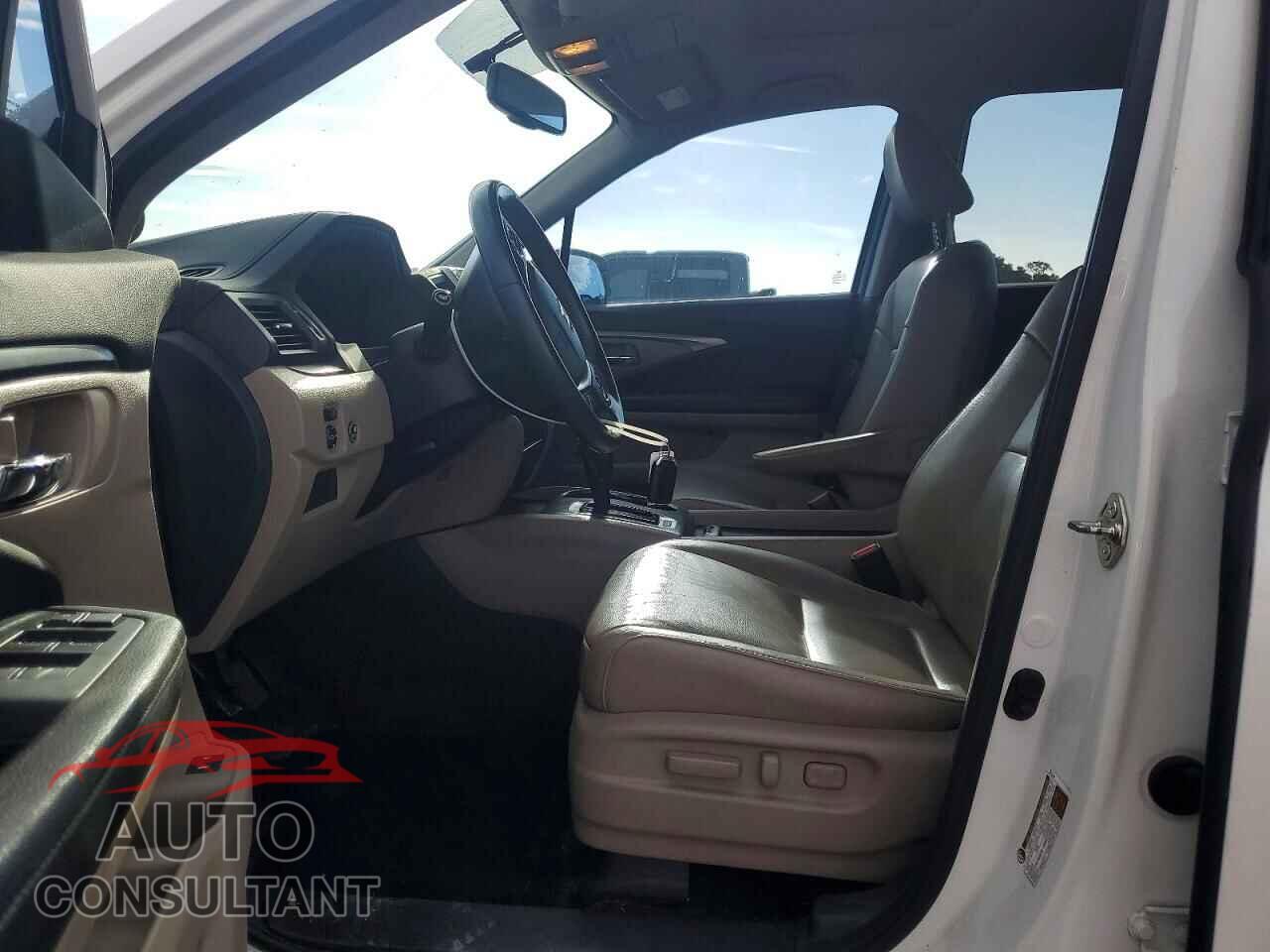 HONDA PILOT 2017 - 5FNYF5H58HB015745