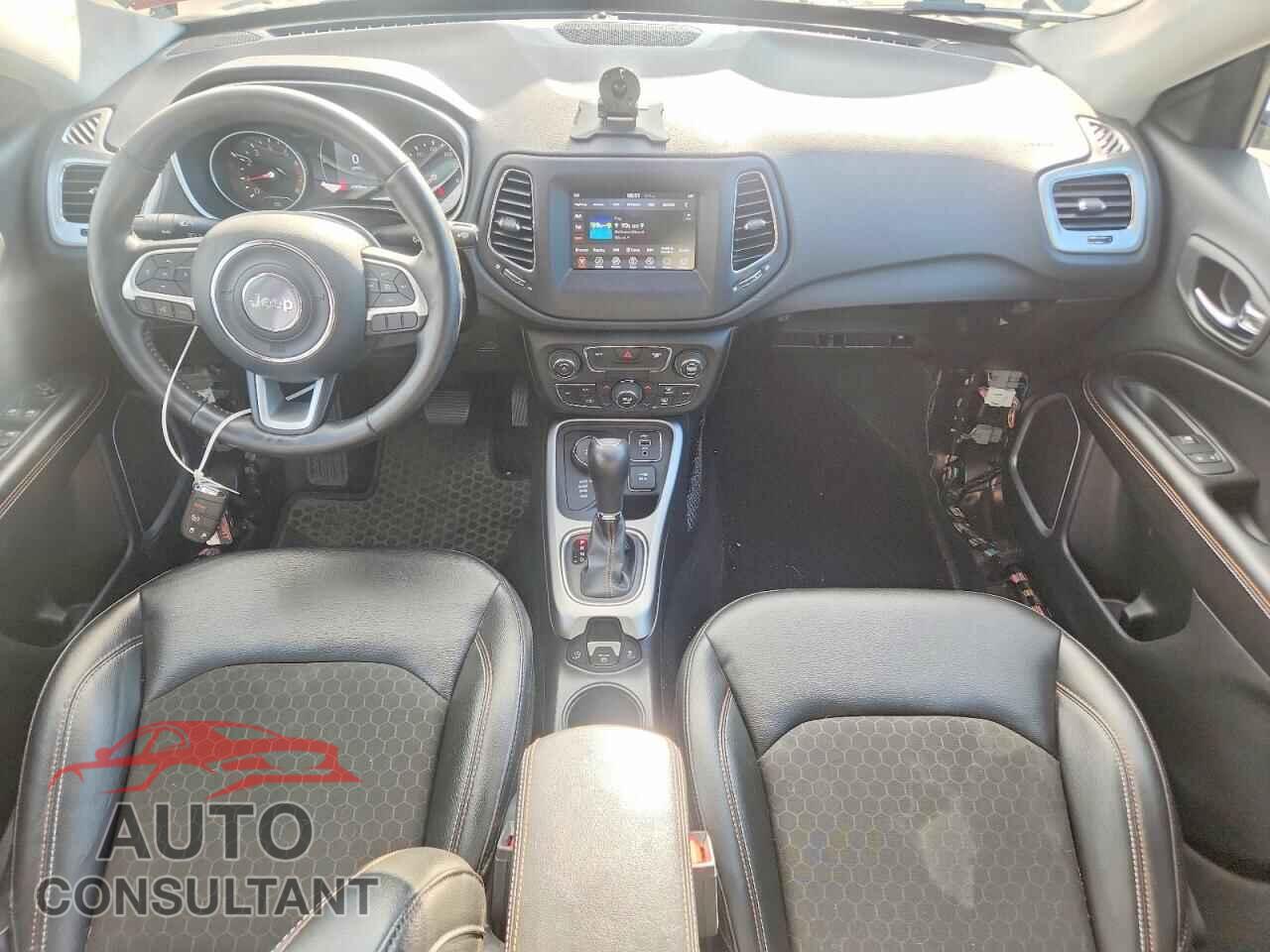 JEEP COMPASS 2019 - 3C4NJDBB8KT600067