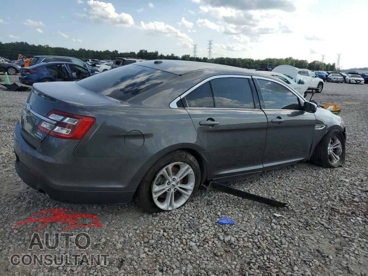 FORD TAURUS 2018 - 1FAHP2E82JG105663