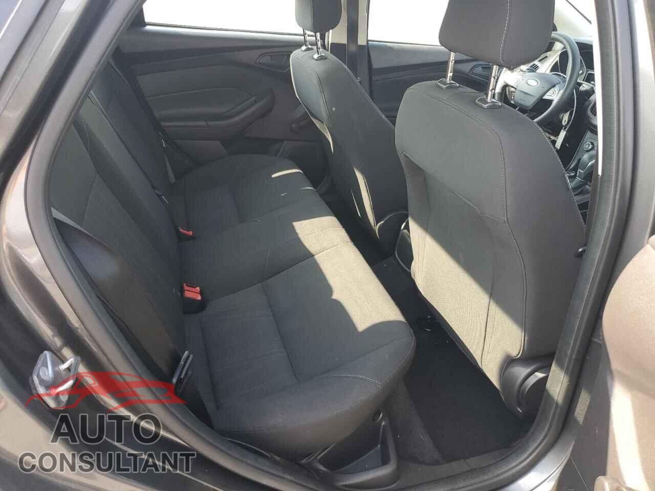 FORD FOCUS 2017 - 1FADP3E25HL305437