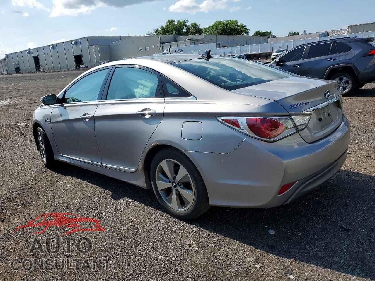 HYUNDAI SONATA 2011 - KMHEC4A40BA002667