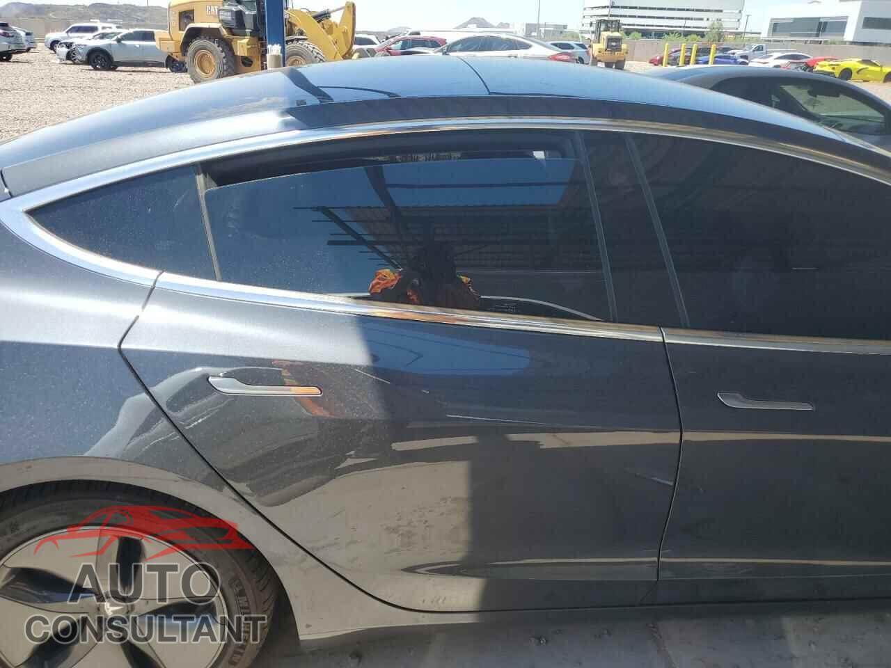 TESLA MODEL 3 2018 - 5YJ3E1EA1JF043576