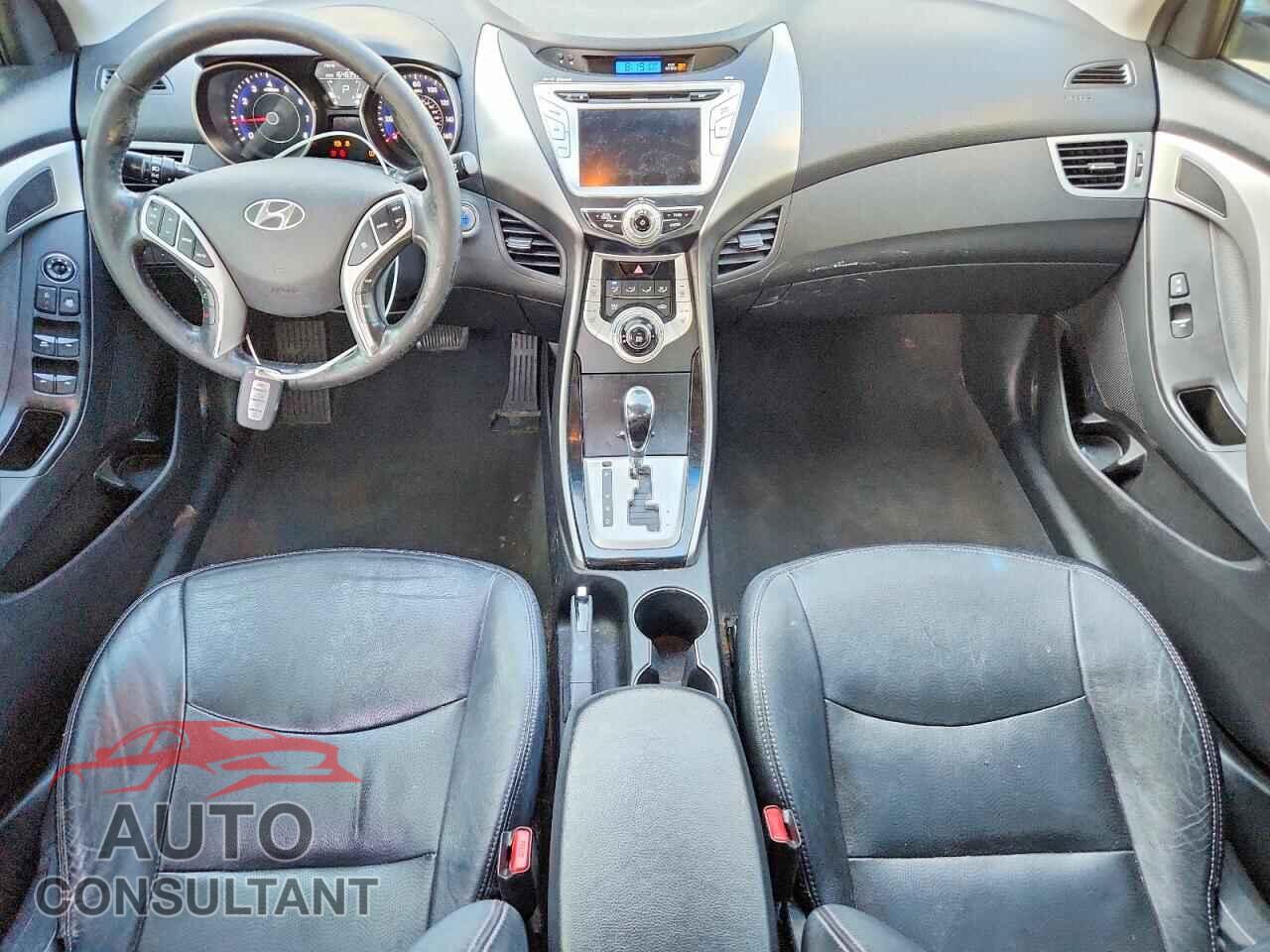 HYUNDAI ELANTRA 2012 - 5NPDH4AE5CH081886