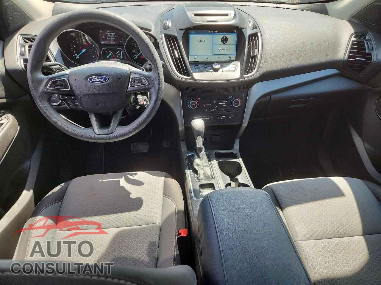 FORD ESCAPE 2017 - 1FMCU0GD7HUB01188