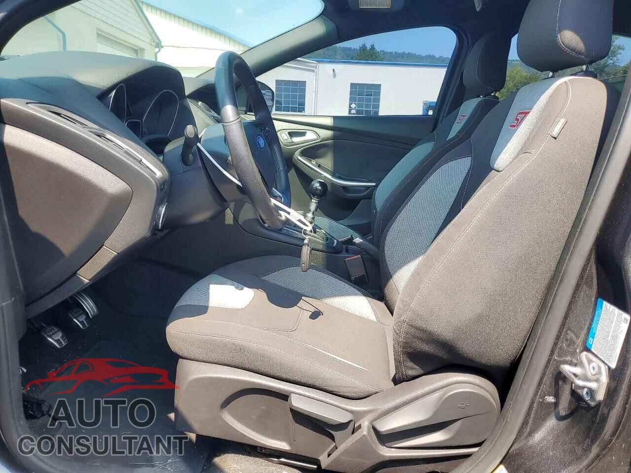 FORD FOCUS 2016 - 1FADP3L96GL287593