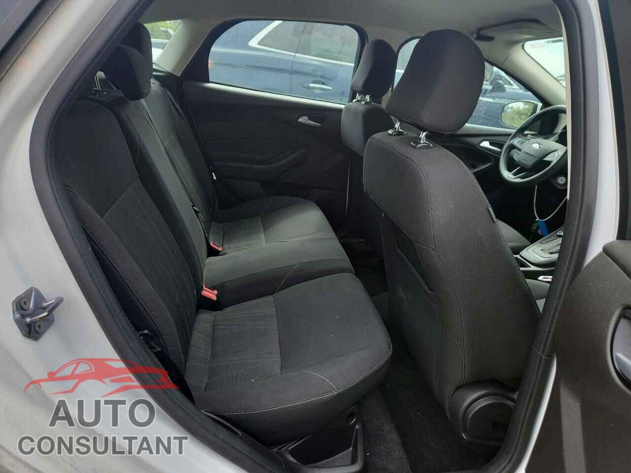 FORD FOCUS 2016 - 1FADP3K22GL310940