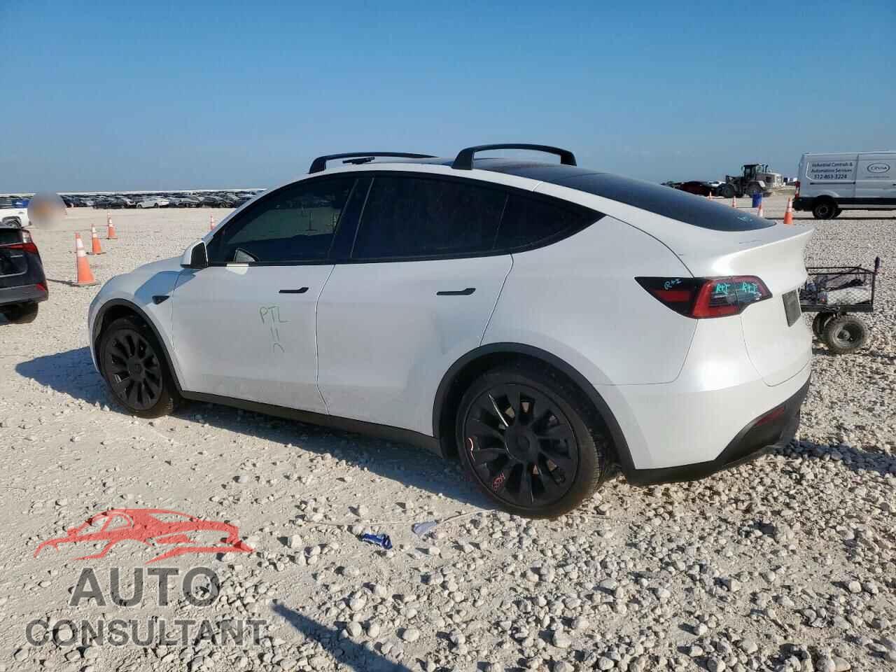 TESLA MODEL Y 2021 - 5YJYGAEE1MF214656