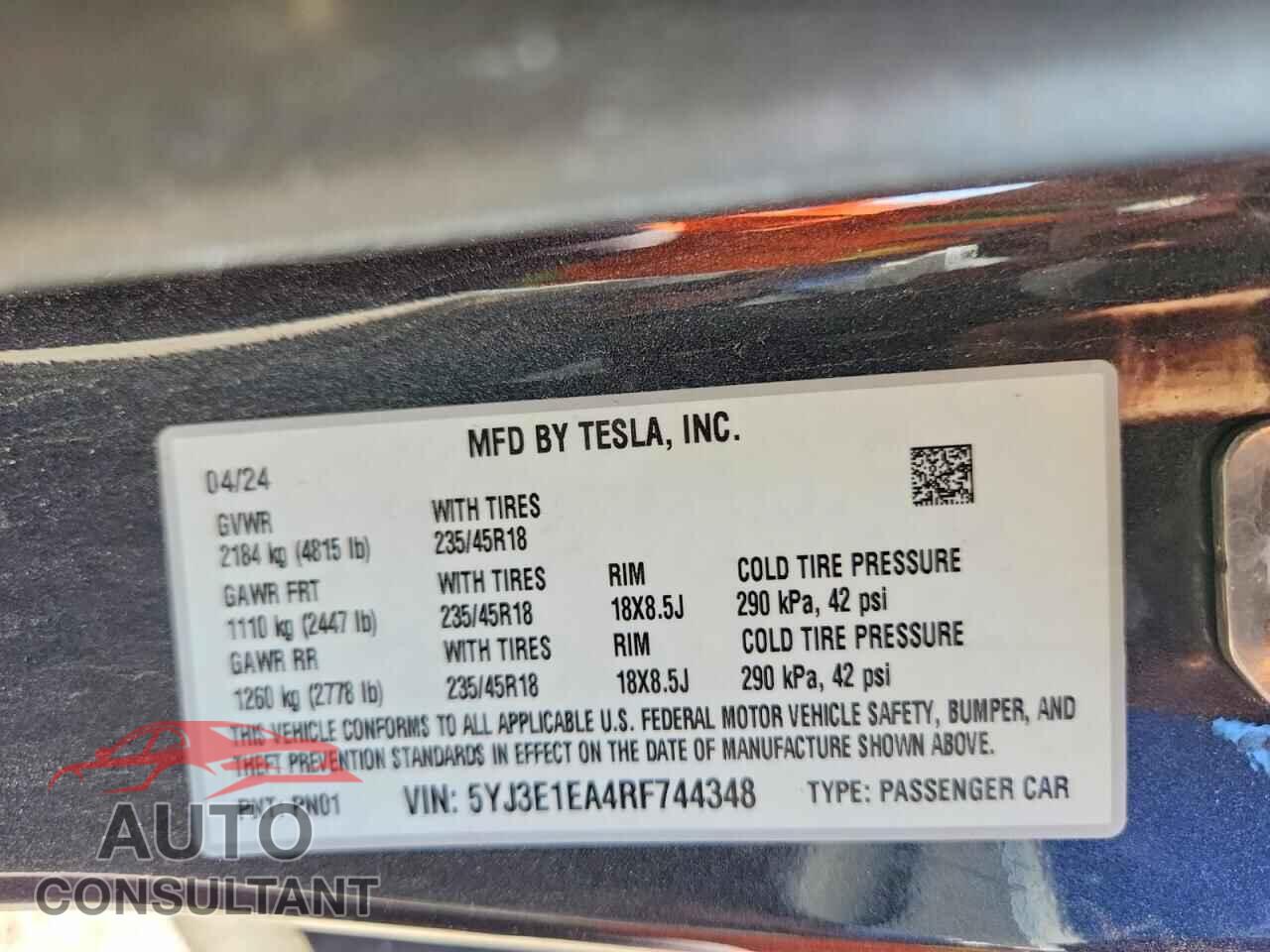 TESLA MODEL 3 2024 - 5YJ3E1EA4RF744348