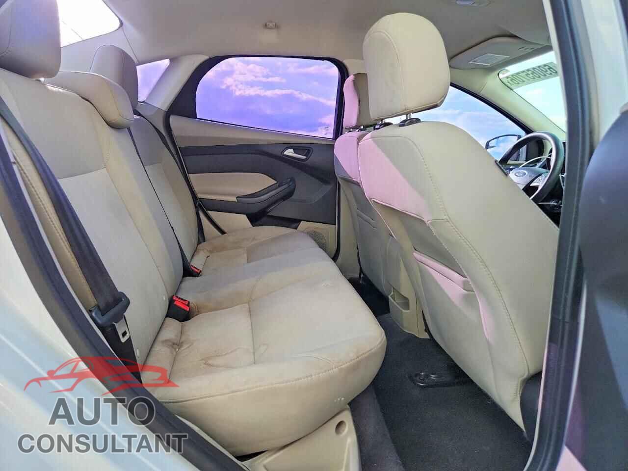 FORD FOCUS 2017 - 1FADP3F28HL224964