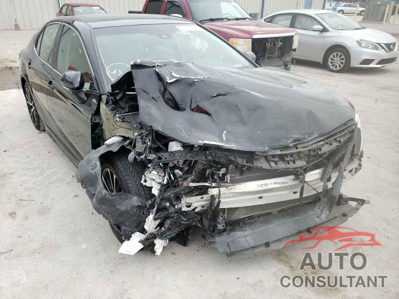 TOYOTA CAMRY 2018 - 4T1B11HK1JU522918