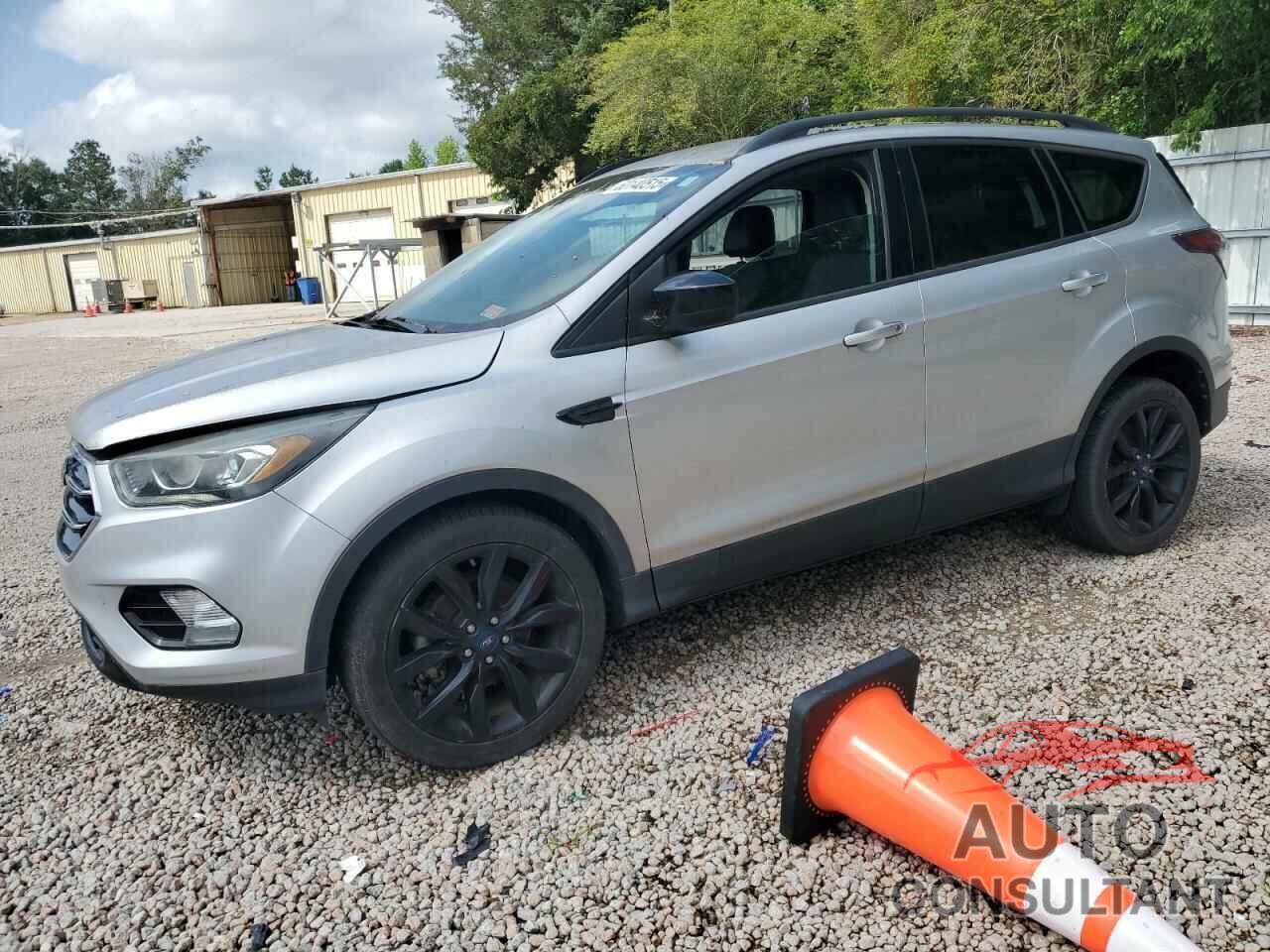 FORD ESCAPE 2017 - 1FMCU0GD9HUA18636