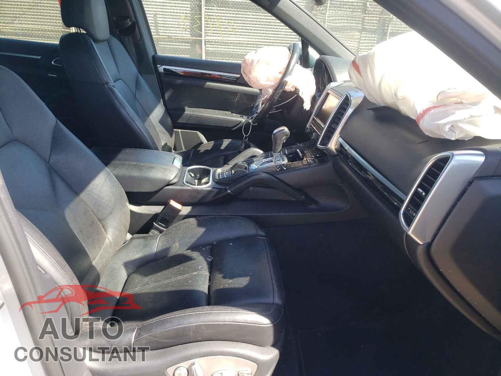 PORSCHE CAYENNE 2016 - WP1AA2A20GKA11557