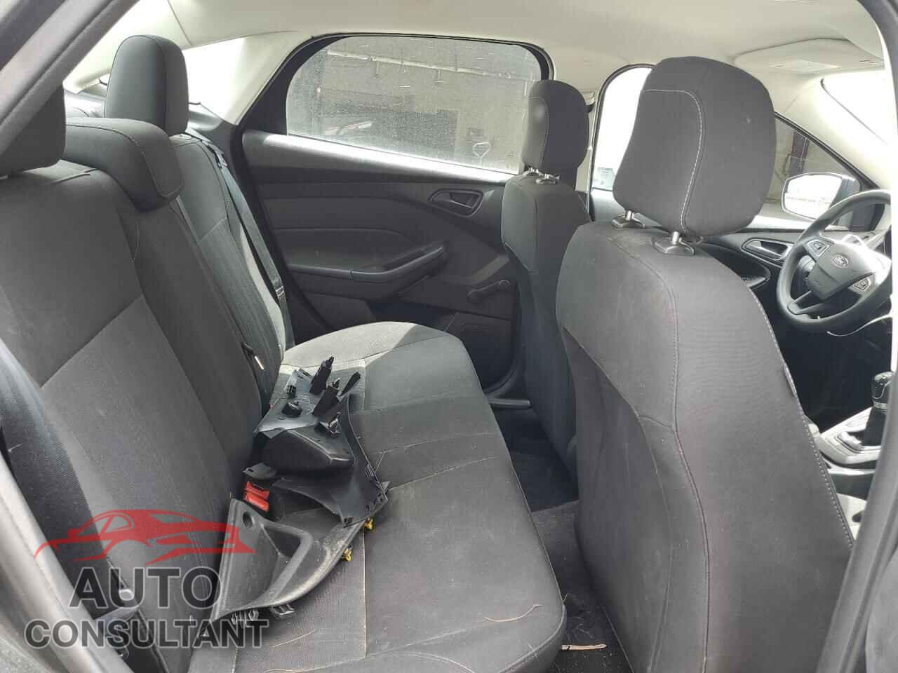 FORD FOCUS 2018 - 1FADP3E29JL298062