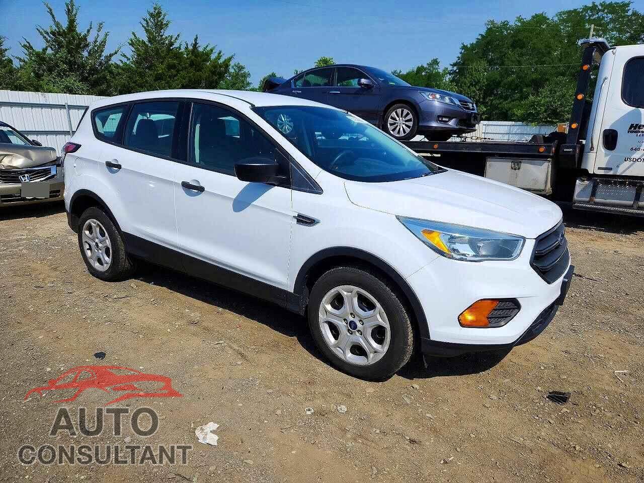 FORD ESCAPE 2017 - 1FMCU0F71HUE82306