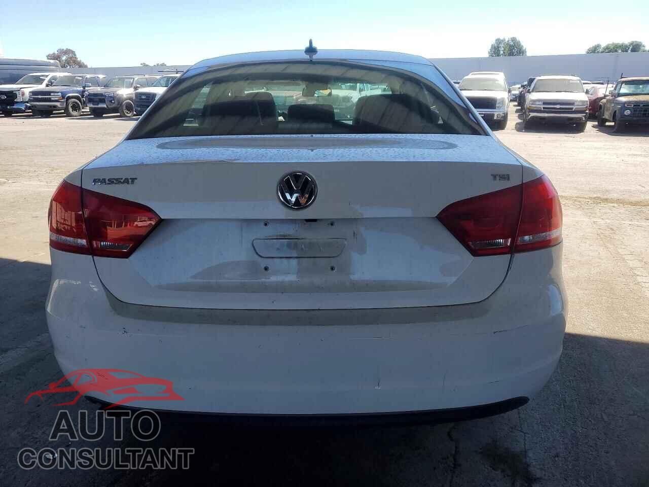 VOLKSWAGEN PASSAT 2015 - 1VWAT7A33FC095235